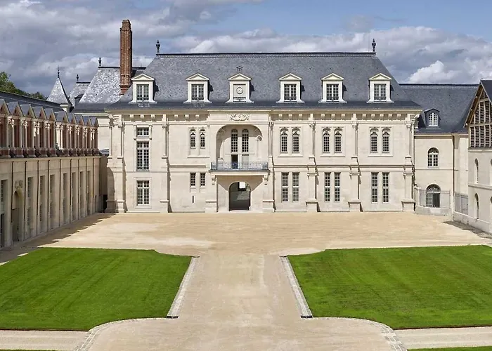 Un Appartement En Centre Ville , A 2 Pas Du Chateau De Villers Cotterets