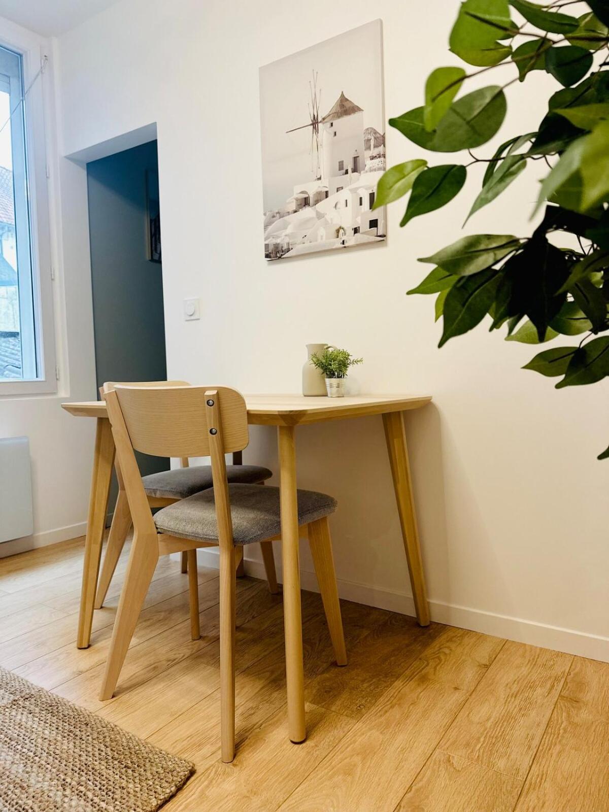 Apartment Un En Centre , A 2 Pas Du Chateau De Cotterets